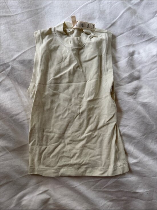 Tops - Sleeveless Crewneck in Ivory